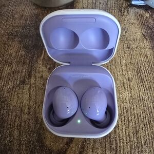 Samsung Galaxy Buds2 in Soft Lavender
